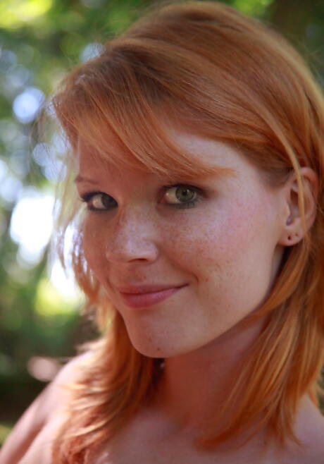 Very attractive czech redheaded young Mia Sollis loves some hot foot fetish outdoor